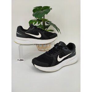 Nike Women's Run Swift 2.0 Black Athletic Shoe Size 7.5 US